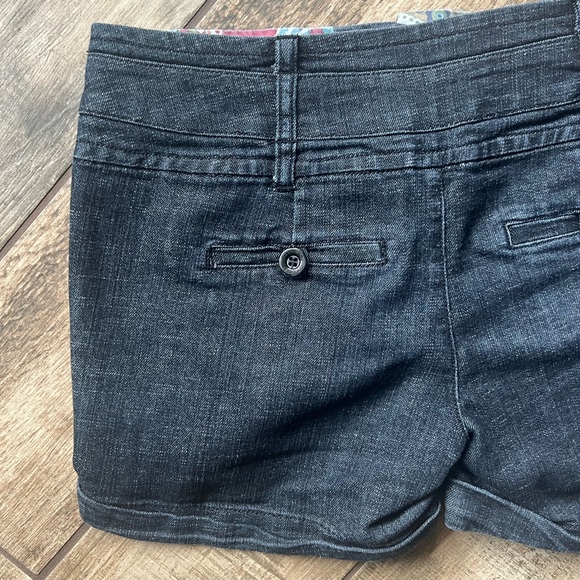 Shorts - Picture 6 of 7